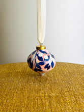 Load image into Gallery viewer, Holiday Ornament No. 16